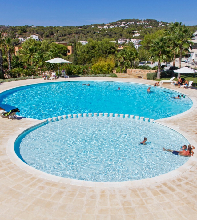 Resa estates longterm rental summer 2022 Ibiza cala Tarida pool 1.jpg